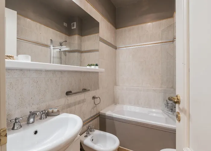 Apartment The Rent - Charming Flat Near Colosseo Rom