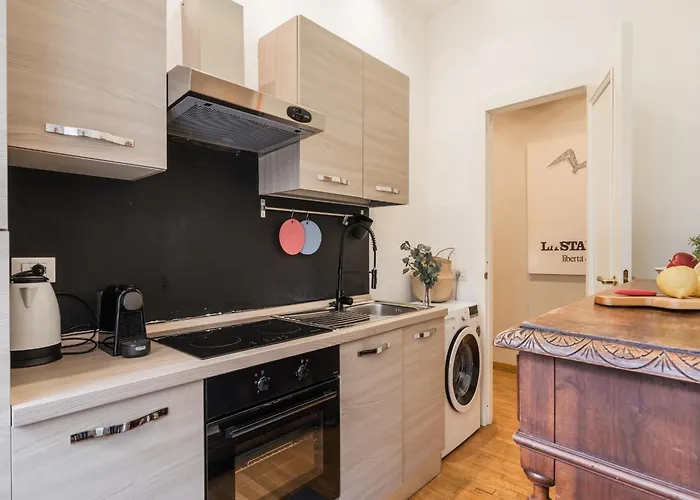 Apartment The Rent - Charming Flat Near Colosseo *