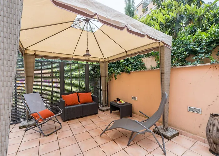 Apartment The Rent - Charming Flat Near Colosseo Rom